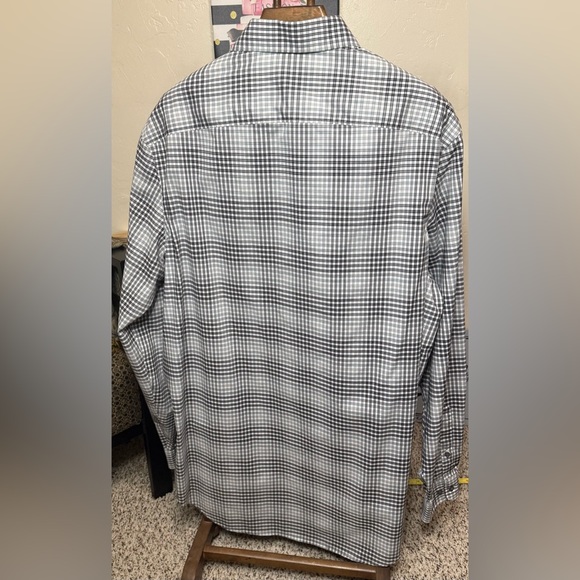 Perry Ellis Men’s Long Sleeve Black and White Plaid Button Down Shirt - Picture 2 of 6